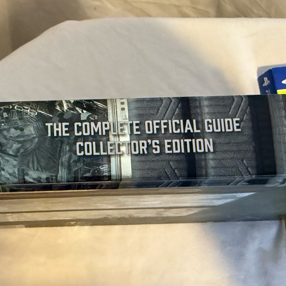 Cyberpunk 2077 for PS4 - Yellow and Blue Edition - Picture 4 of 8